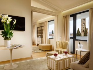 428-The-Romantic-Suite-Living-Room